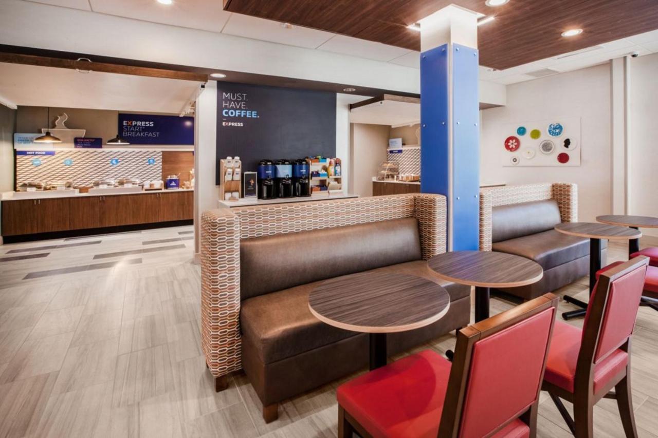 Holiday Inn Express & Suites - Aurora By Ihg Экстерьер фото
