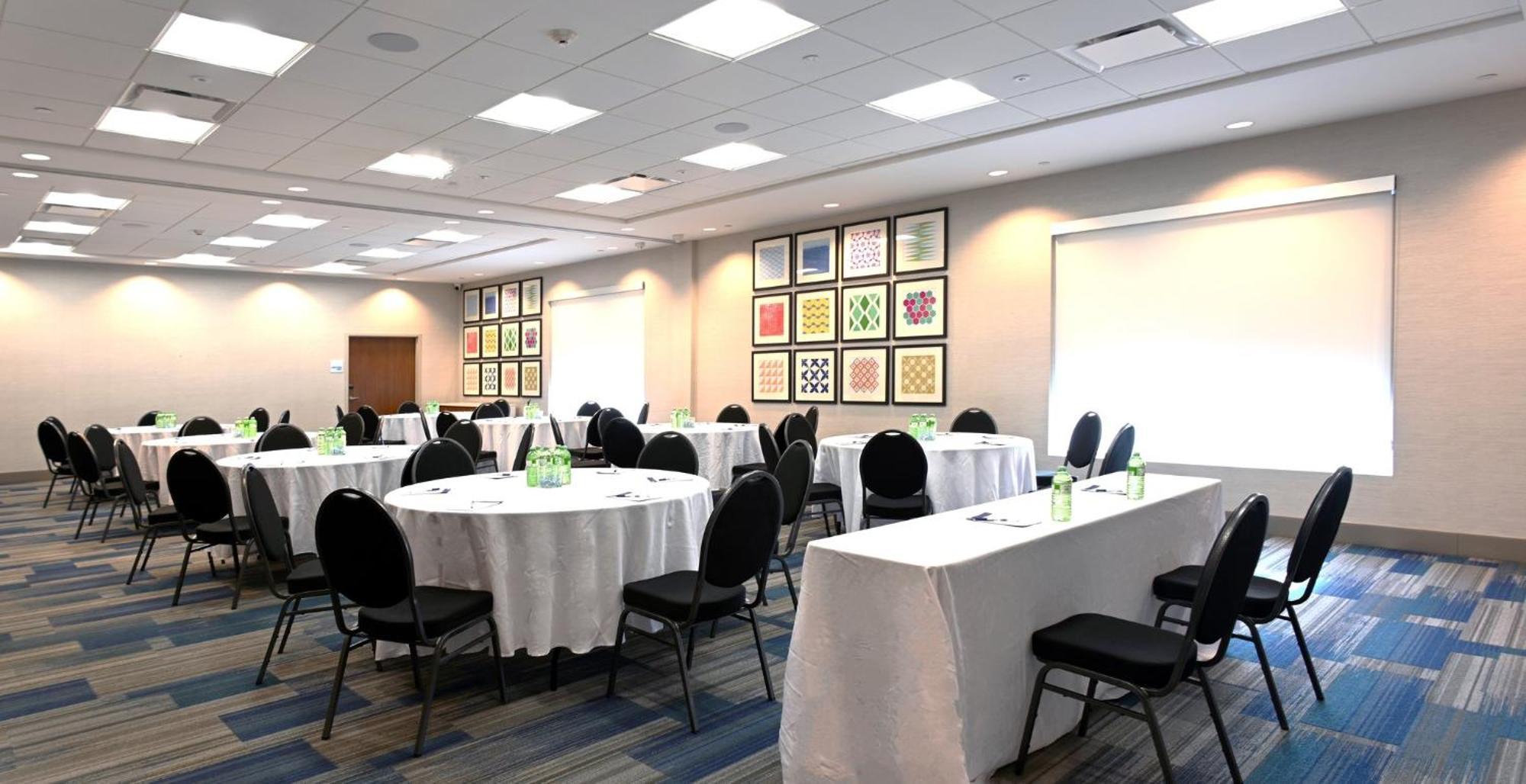 Holiday Inn Express & Suites - Aurora By Ihg Экстерьер фото